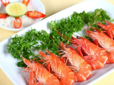 không kết hợp những đồ ăn có vitamin c với tôm biển